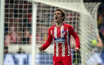 OK体育热评-乌克兰队球迷高唱国歌震撼全场